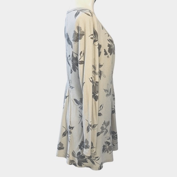 ISABEL Maternity gray floral waffle weave deep v neck tunic L, NWT - Picture 6 of 8